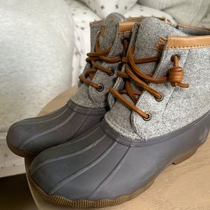 Kids water proof boots